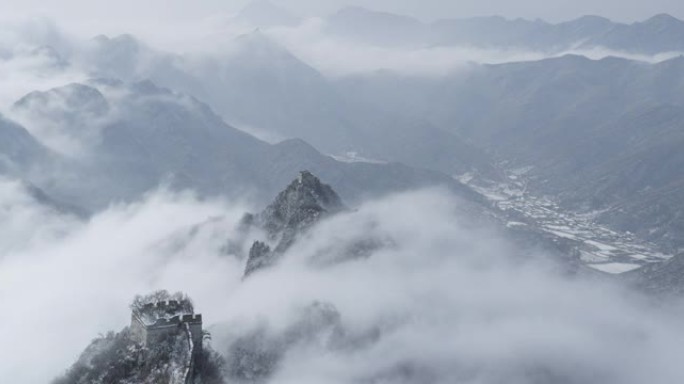 雪后的中国长城，云雾中的自然风光 (延时)