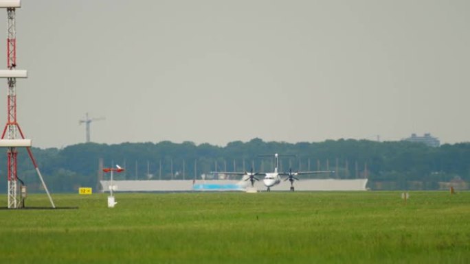 从阿姆斯特丹出发的涡轮螺旋桨飞机