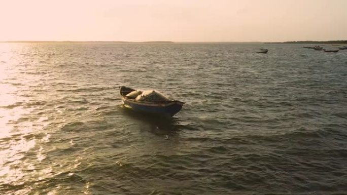 杰里科阿卡拉的渔船。巴西东北部的情感路线