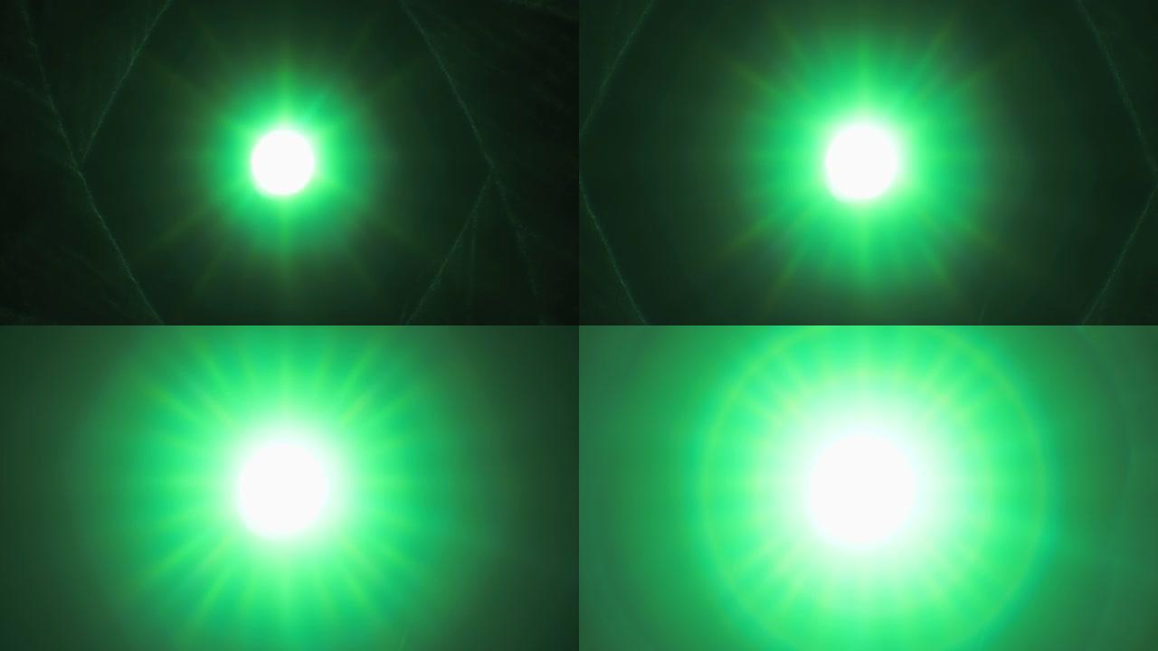 当光阑叶片打开时，绿色光线穿过旧相机镜头