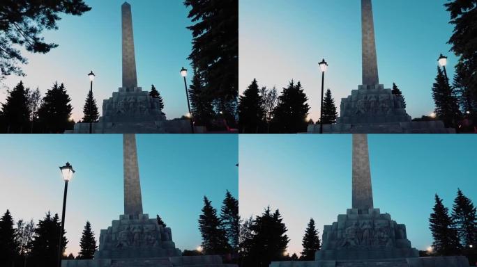 纪念二战受害者的历史纪念碑方尖碑。摄像机在运动中拍摄。