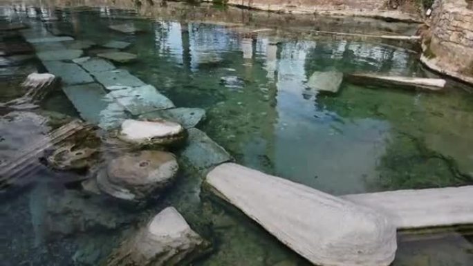 埃及艳后在土耳其棉花堡的古水池