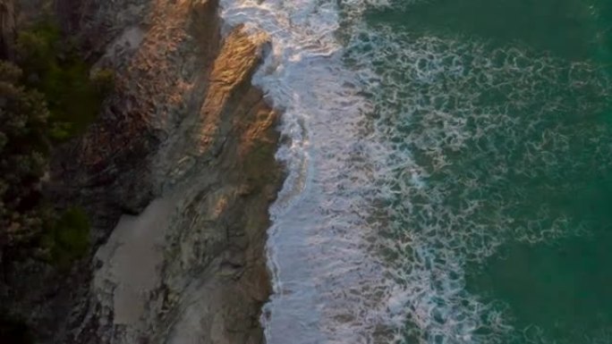 澳大利亚昆士兰州明杰里巴的法国人海滩北斯特拉布鲁克岛空中俯冲