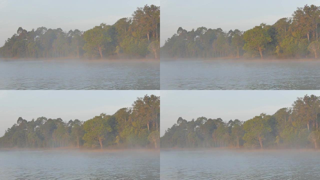雾和雾在湖上缓慢移动。