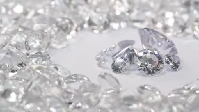 白色钻石里面的一堆白色钻石。