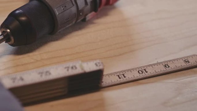 木匠用木规测量