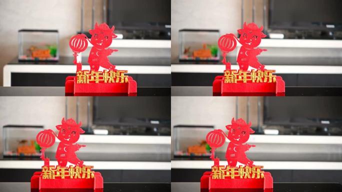 在客厅里放灯笼的黄牛吉祥物作为牛年的中国新年的象征2021中国意味着中国新年快乐