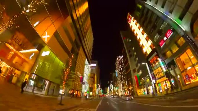夜间驾驶银座街，日本东京。