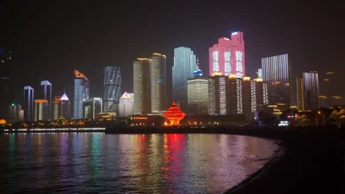 夜间照明著名的青岛市市中心表演步行湾全景4k中国