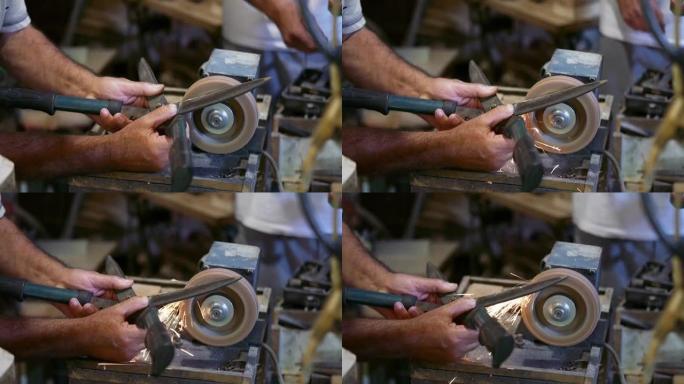 栅栏剪的机器刃磨，栅栏剪在电动研磨机上的刃磨