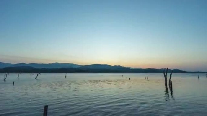山和湖的日出，延时视频