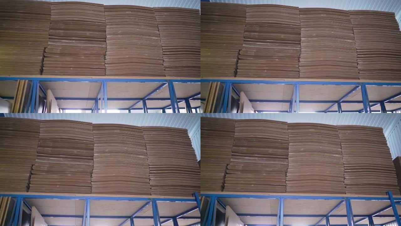 仓库中用于生产家具的床单。家具厂的床单仓库。工厂地板货架上的胶合板。