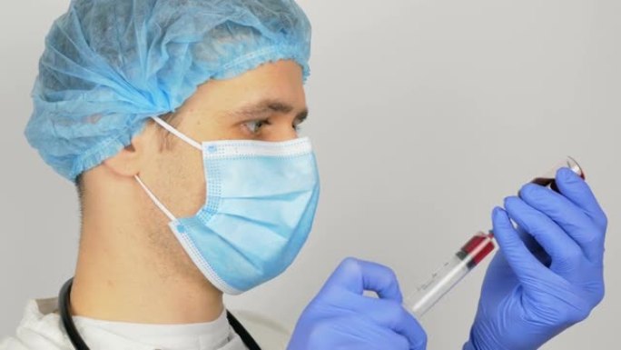 年轻英俊的医生为新型冠状病毒肺炎疫苗接种做准备，在注射前用疫苗准备注射器。医生用红色疫苗填充注射器，