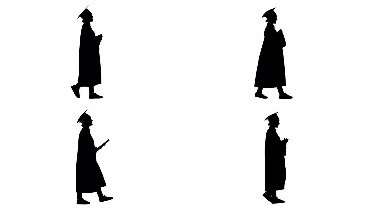 剪影快乐的女学生穿着毕业长袍走路，带着文凭欢呼