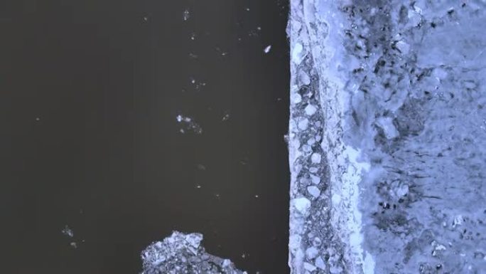 浮冰的自上而下的无人机镜头