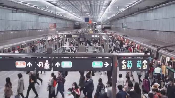 台湾繁忙车站挤满了人