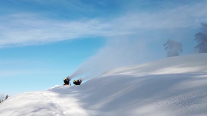 雪炮喷洒人造雪