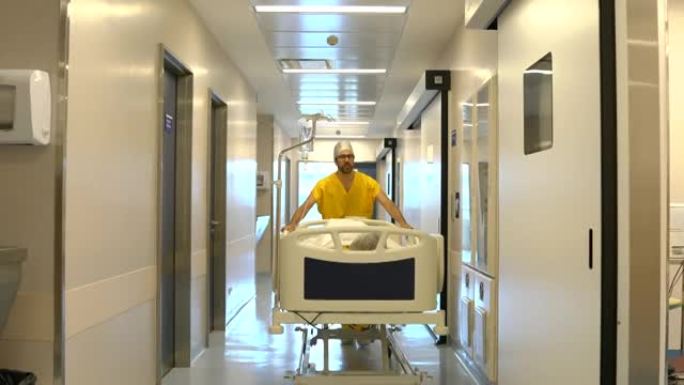 男护士带着病人走进手术室，带着医院的轮床。