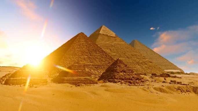 埃及金字塔上空的云