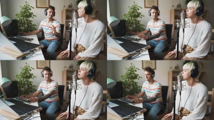 女音乐家在家庭工作室与制作人录制她的新歌