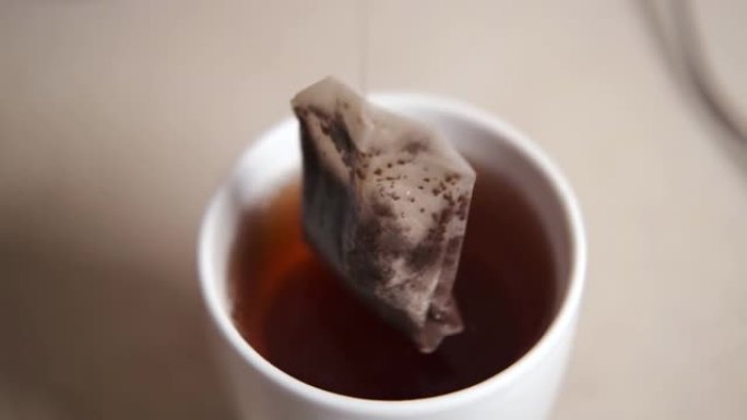 泡茶，泡在袋子里。