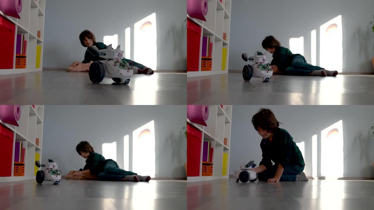 小学生在家玩玩具机器人的视频