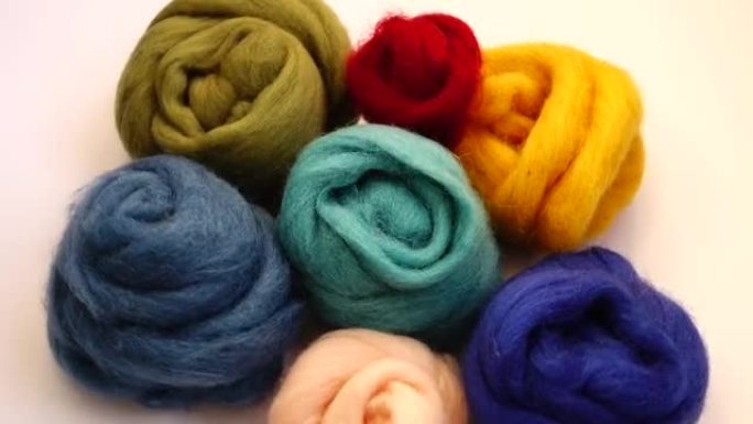 不同颜色的羊毛，用于毡制、针线活