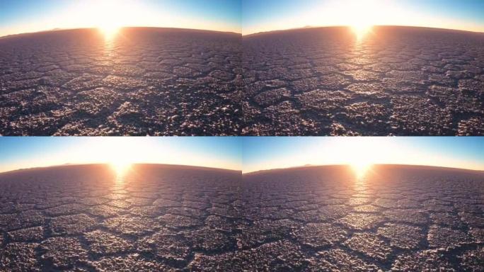 日出时玻利维亚的Uyuni盐平面