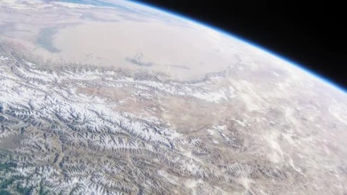宇宙飞船飞越地球。从太空拍摄我们家乡星球的电影。从太空看地球。3d动画