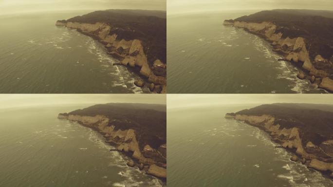 用温暖的过滤器将海洋与大陆分开的大悬崖的鸟瞰图