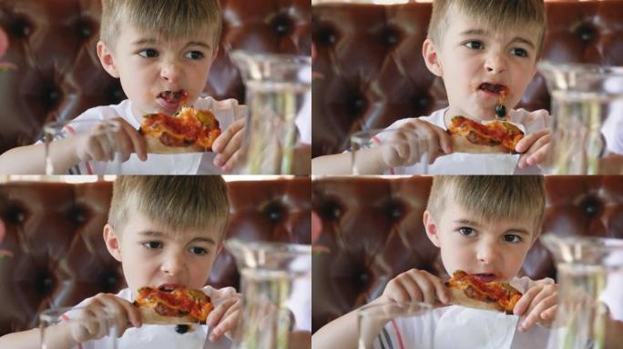 快餐店里的一个小男孩吃披萨