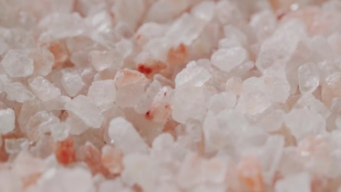 喜马拉雅盐晶体。含有许多有用的微量元素。微距拍摄