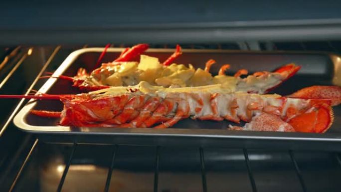 在4k烤箱中用黄油红龙虾腌制的烧烤特写镜头。