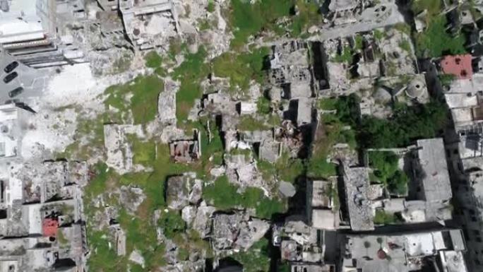在叙利亚阿勒颇中部古城废墟上的屋顶鸟瞰图，即使是在4K战争之后