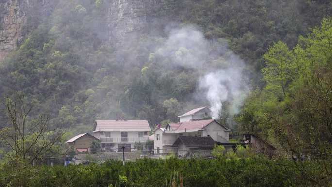 春天大山里的乡村