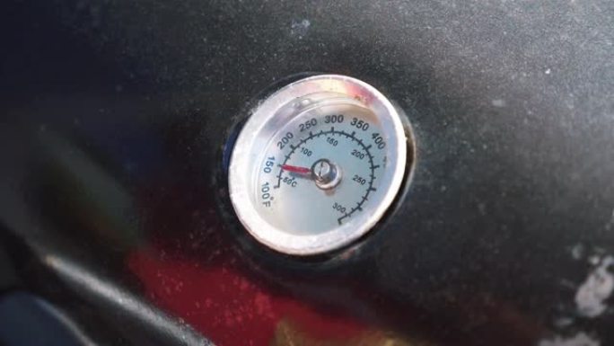 封闭式烤架显示慢动作温度180fps