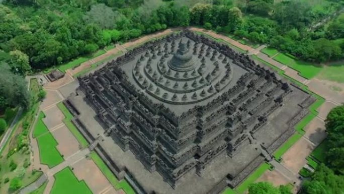 婆罗浮屠寺是世界上最大的佛教寺院。印度尼西亚