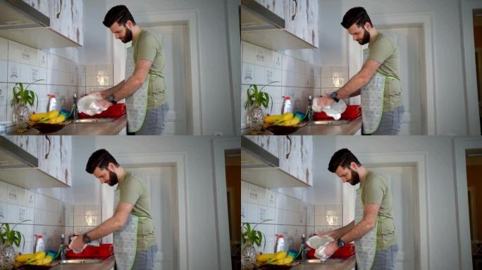 男人洗碗