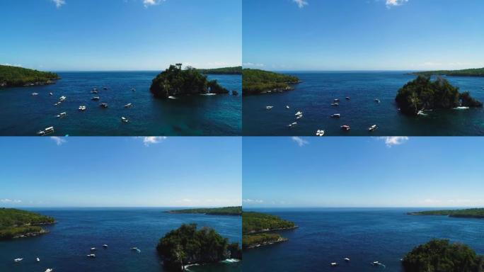 传统和旅游巴厘岛龙舟漂流在水晶湾海滩鸟瞰图