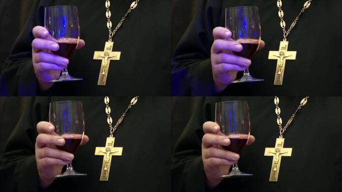 红酒和基督教十字架酒杯