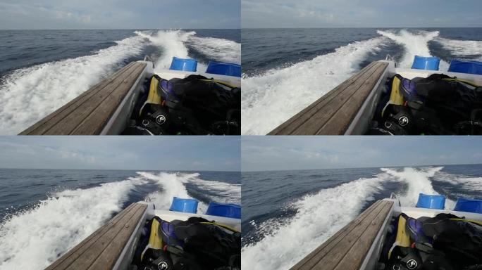 波浪和海泡背景下的摩托艇。