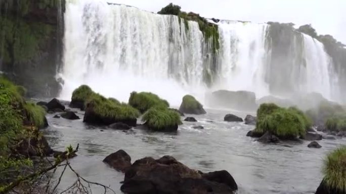 拉丁美洲美丽的伊瓜苏瀑布。