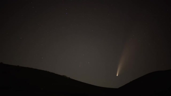 Neowise C 2020 F3 NEOWISE彗星接管克里米亚Nanikovo 7月18日