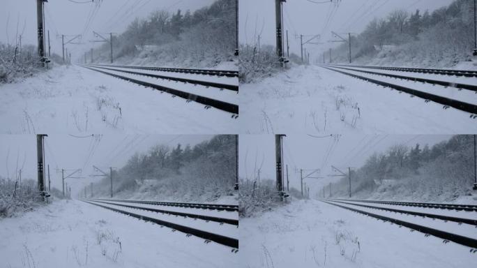 铁路轨道背景上的降雪