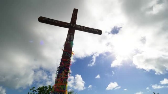 Arraial D´Ajuda教堂十字架与丝带，巴伊亚，巴西
