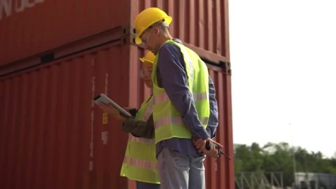 物流工程师一起工作集装箱码头员工工作和交谈检查货物货运船的集装箱装载监控系统，以供进出口。