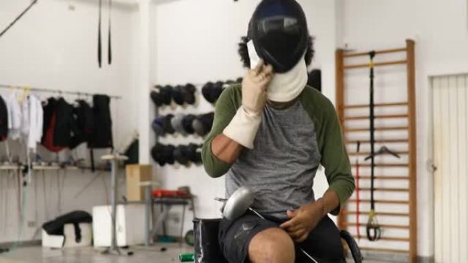 男子轮椅击剑运动员戴上击剑面具的肖像