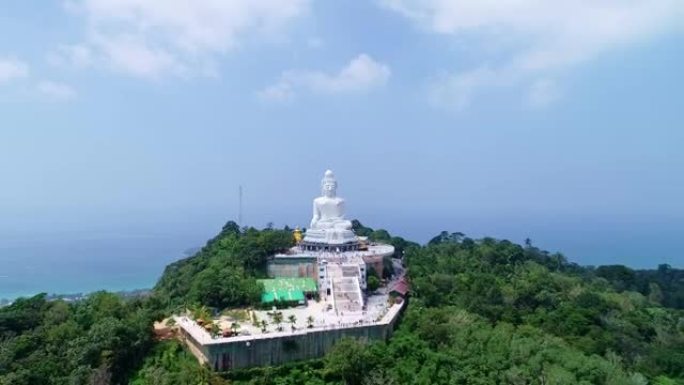 泰国普吉岛大佛纪念碑的鸟瞰图无人机拍摄。缅甸 (缅甸) 用白玉大理石Suryakanta装饰的钢筋混