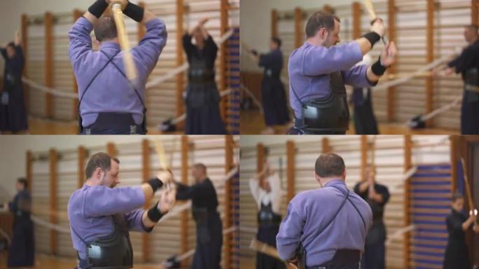 剑道老师，向学生展示了用木剑练习剑道动作的正确方法