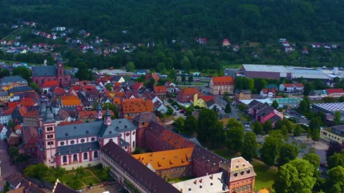 老城镇和修道院在巴伐利亚的Aeriel视图